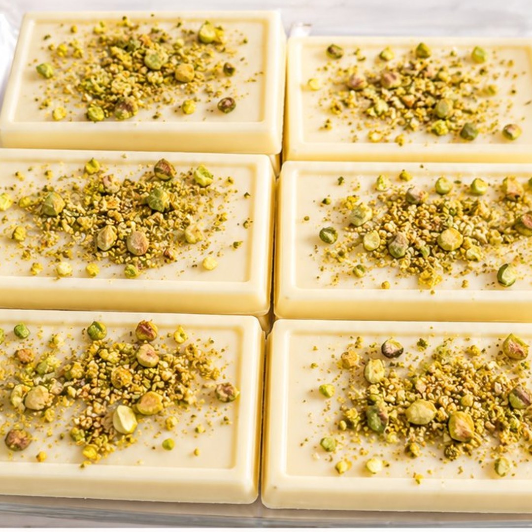 Dubai-Inspired White Chocolate Bar